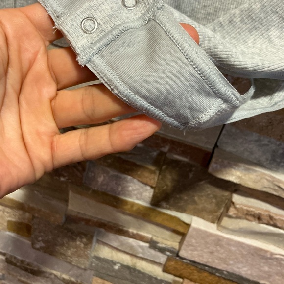 SKIMS Cotton Rib Long Sleeve Henley bodysuit - Picture 6 of 10